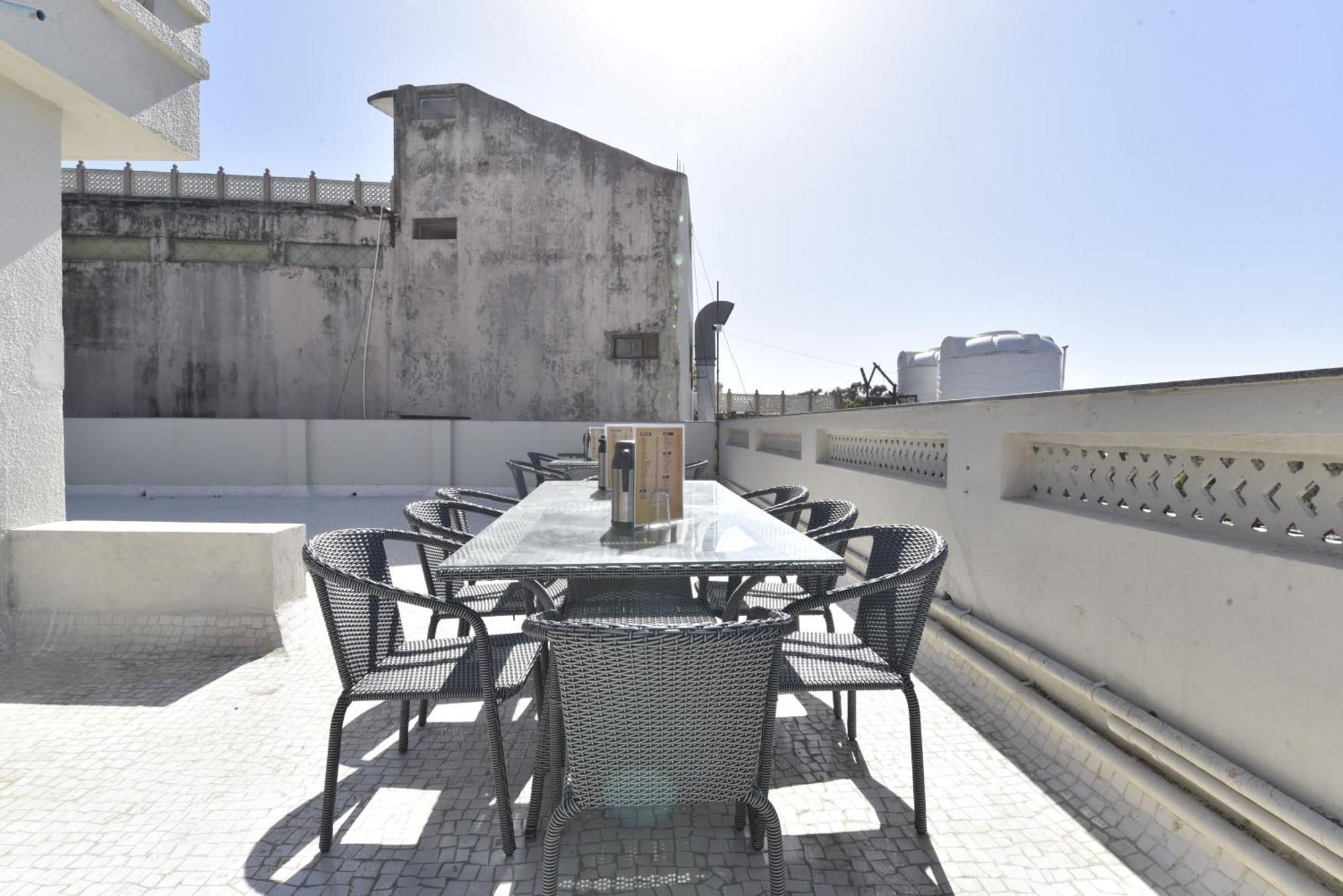 Bunglow 14, Rooms With Balcony Ābu Exteriör bild