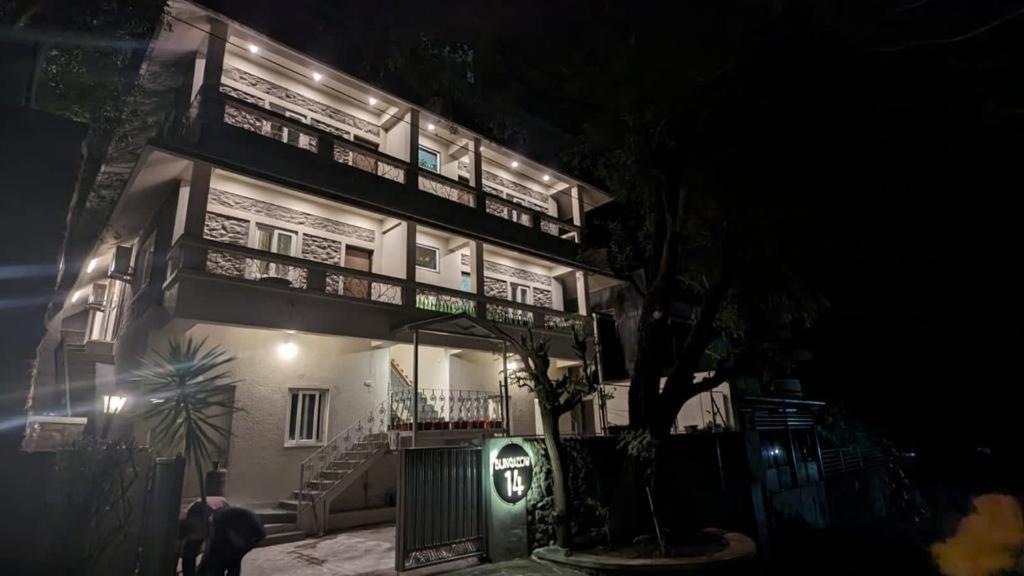 Bunglow 14, Rooms With Balcony Ābu Exteriör bild