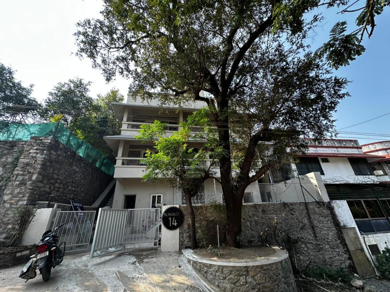 Bunglow 14, Rooms With Balcony Ābu Exteriör bild