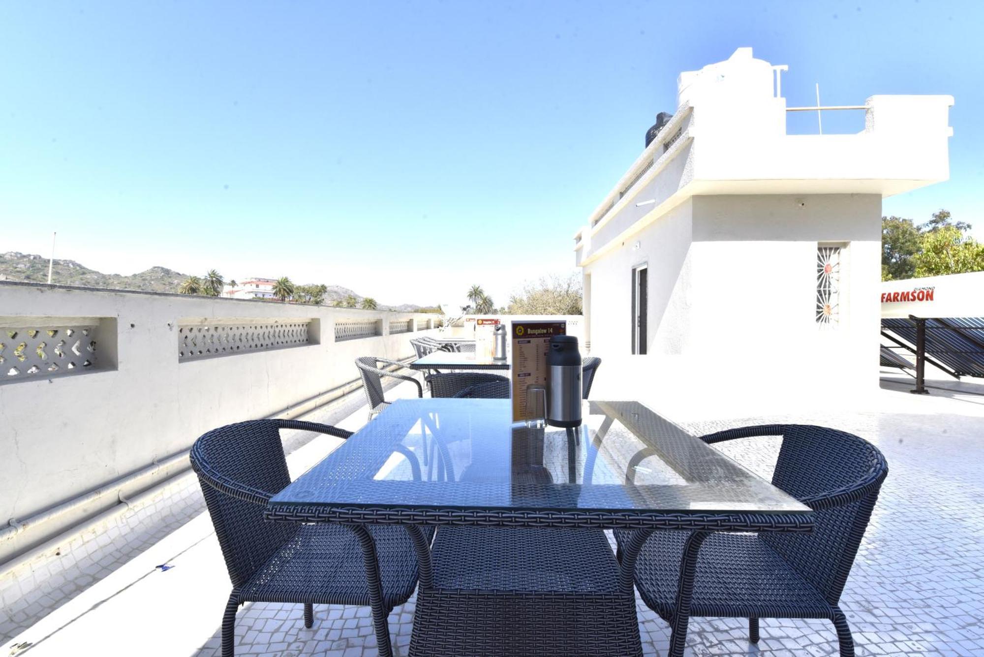 Bunglow 14, Rooms With Balcony Ābu Exteriör bild